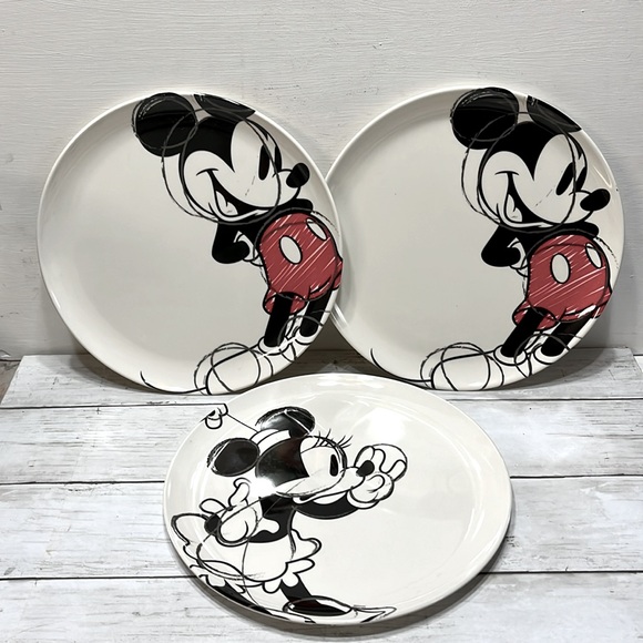 Set of 3 Disney Plates. Two of Mickey and one of Minnie. - Picture 2 of 6